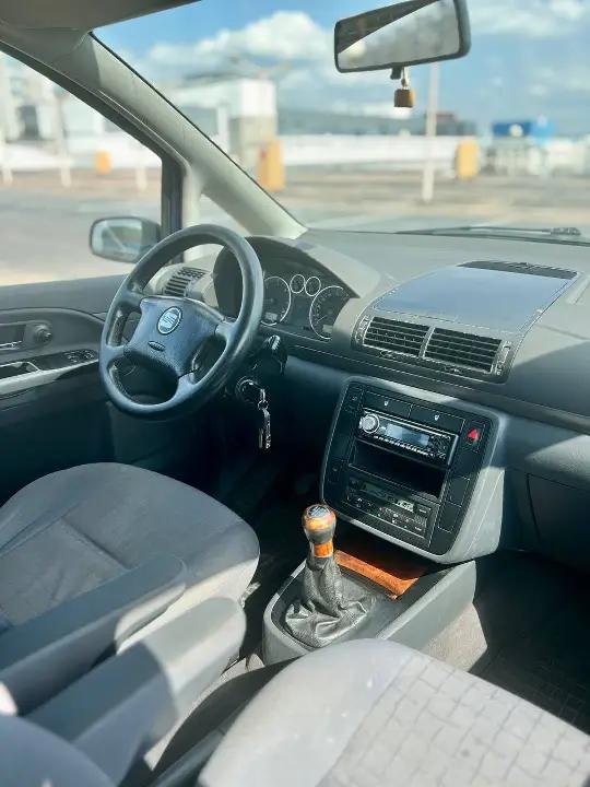 Seat Alhambra.