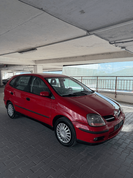 Nissan Almera Tino