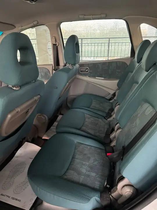 Nissan Almera Tino