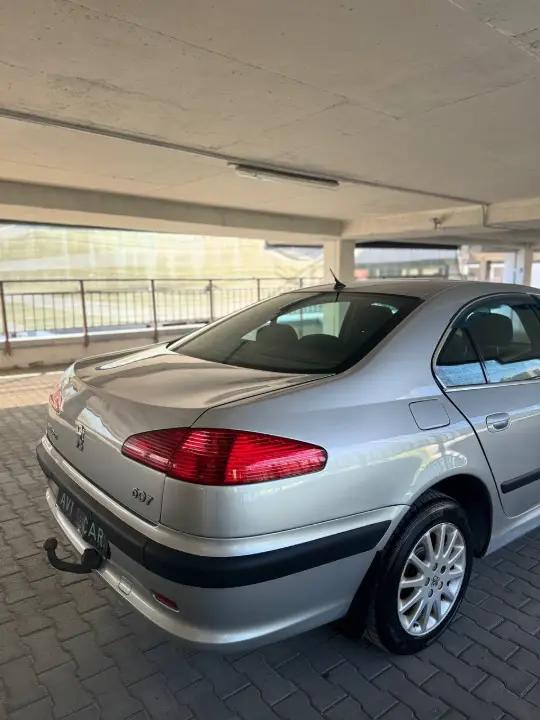 Peugeot 607