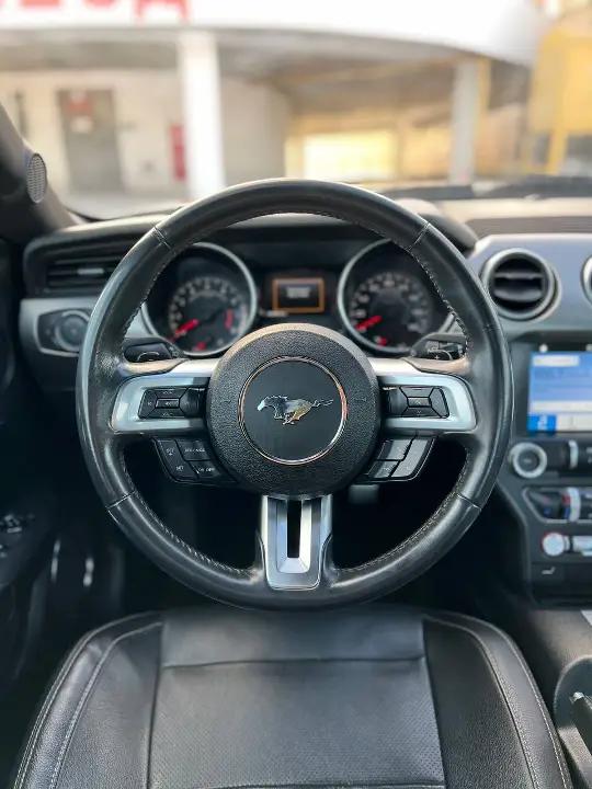 FORD MUSTANG