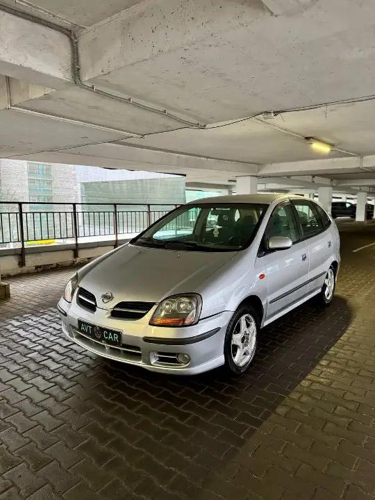 Nissan Almera Tino
