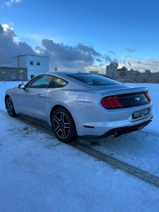 FORD MUSTANG