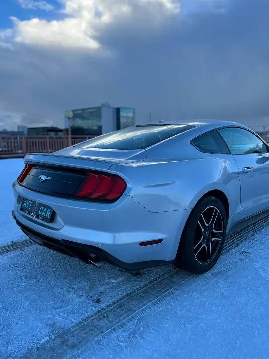 FORD MUSTANG