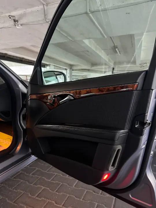 Mercedes-Benz E320