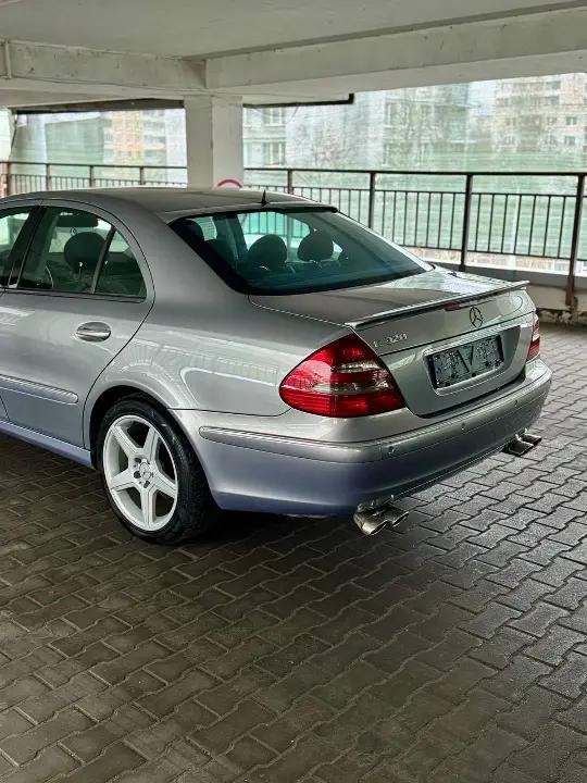 Mercedes-Benz E320