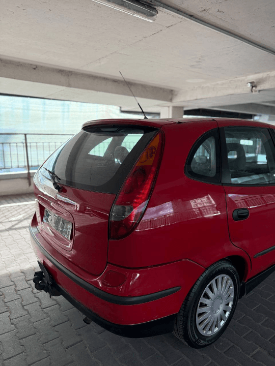 Nissan Almera Tino