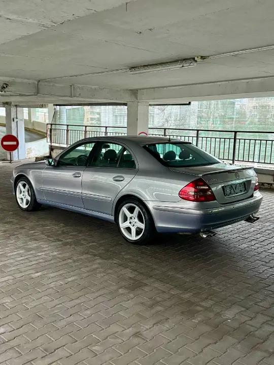 Mercedes-Benz E320