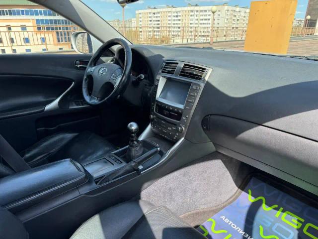 LEXUS IS