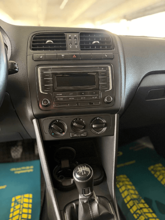 Volkswagen Polo Sedan 