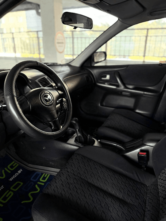 MAZDA 323F