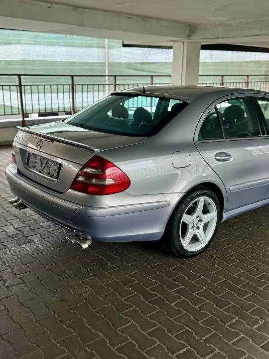 Mercedes-Benz E320