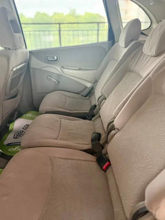 Nissan Almera Tino