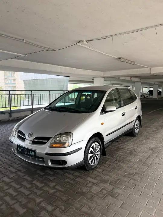 Nissan Almera Tino