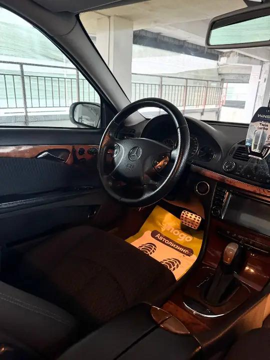 Mercedes-Benz E320
