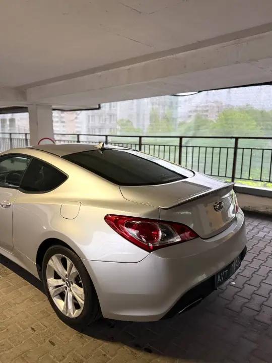 Hyundai Genesis 