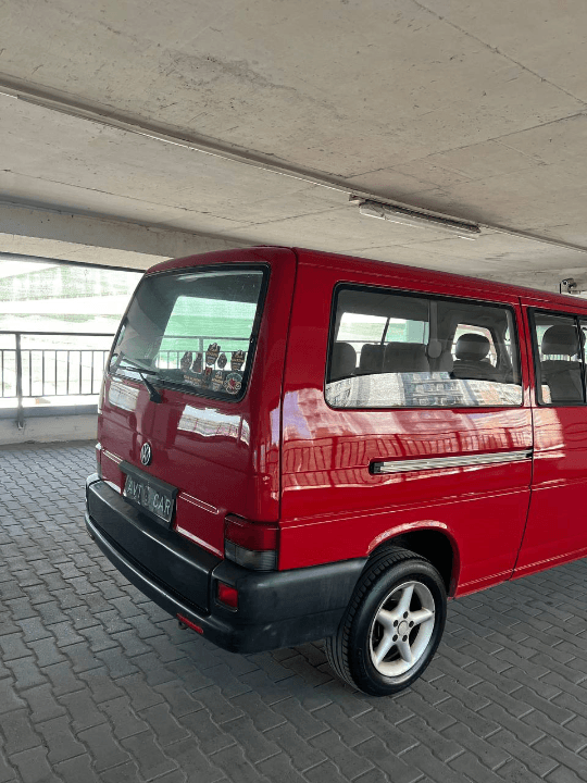 VOLKSWAGEN CARAVELLE