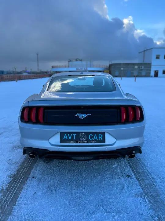 FORD MUSTANG