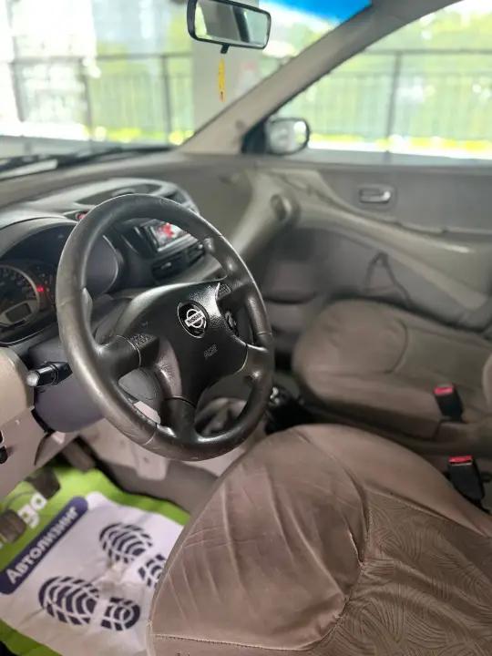 Nissan Almera Tino