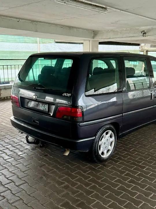 Peugeot 806