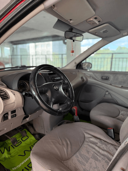 Nissan Almera Tino