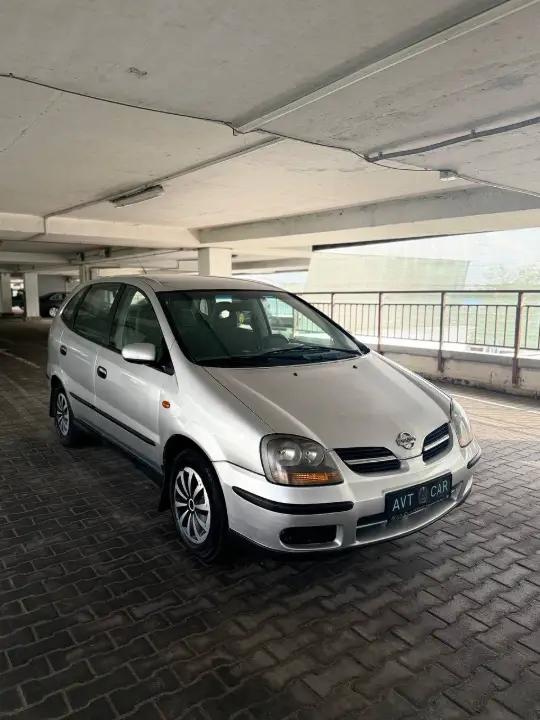 Nissan Almera Tino