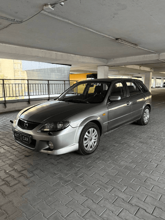 MAZDA 323F