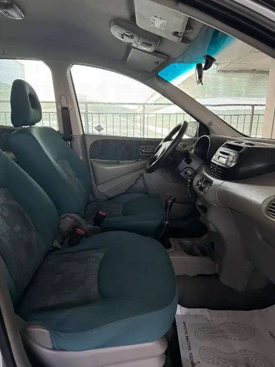 Nissan Almera Tino
