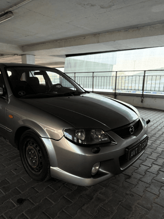 MAZDA 323F