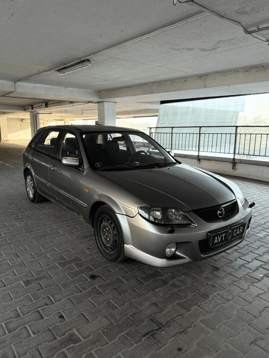MAZDA 323F