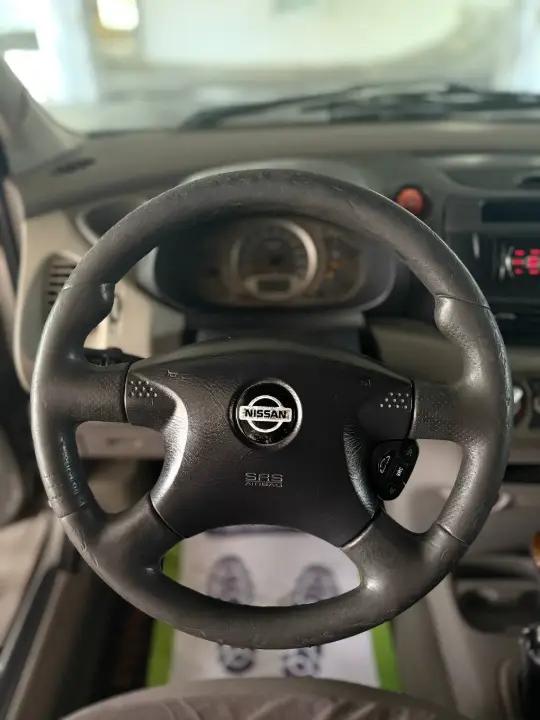 Nissan Almera Tino