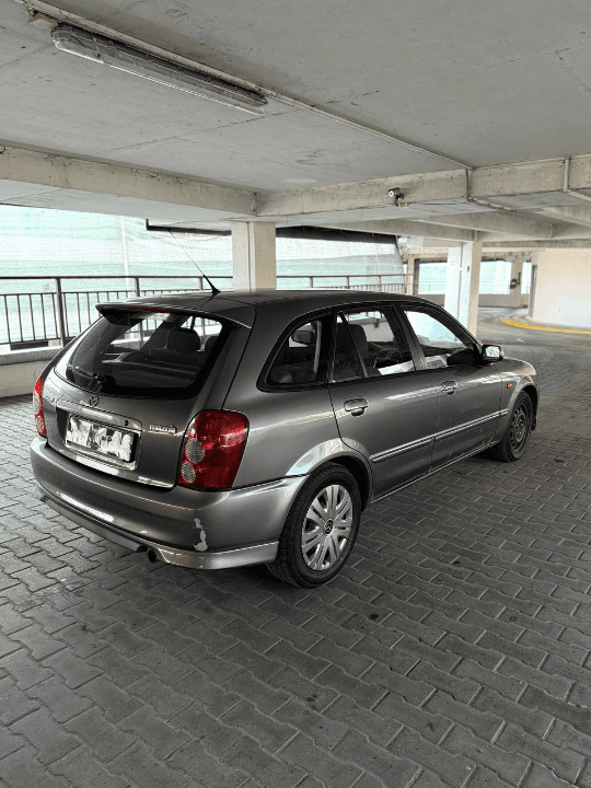 MAZDA 323F