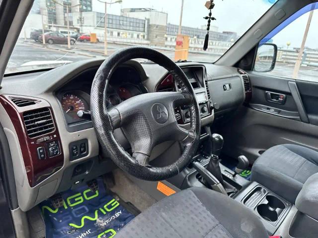 MITSUBISHI PAJERO