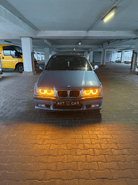 BMW 320I