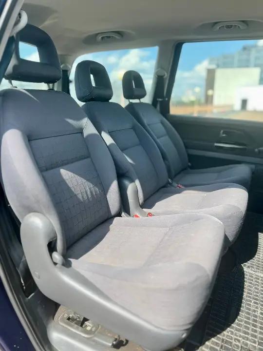 Seat Alhambra.