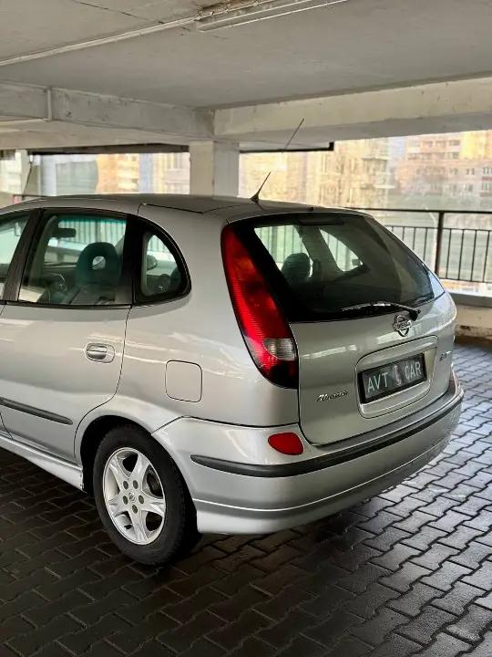Nissan Almera Tino