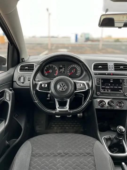 Volkswagen Polo Sedan