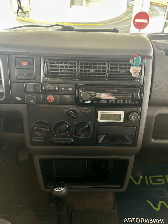 VOLKSWAGEN CARAVELLE