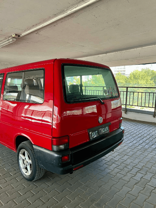 VOLKSWAGEN CARAVELLE