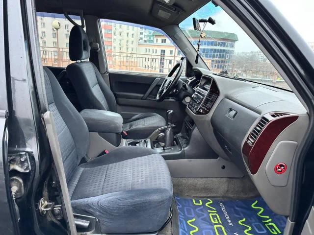 MITSUBISHI PAJERO