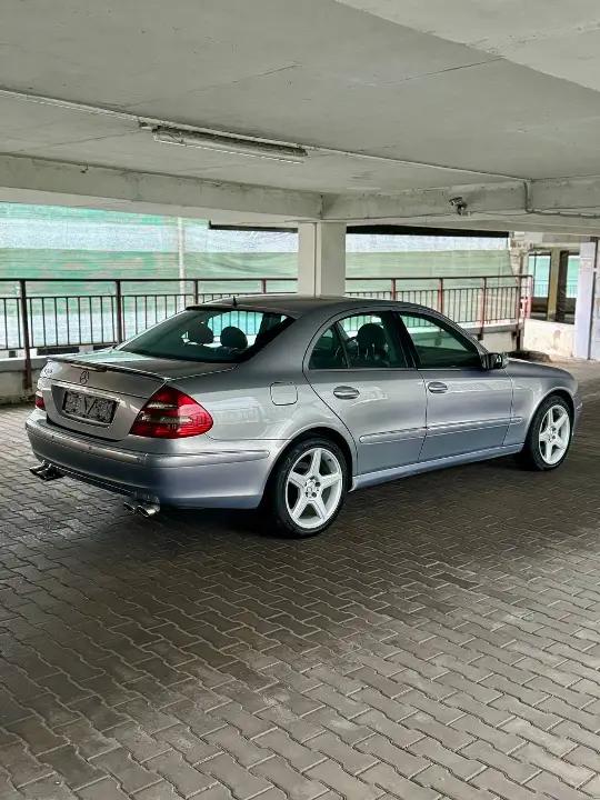 Mercedes-Benz E320