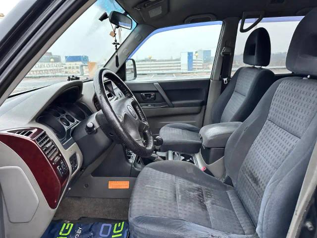 MITSUBISHI PAJERO