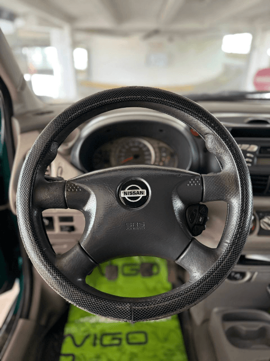 Nissan Almera Tino