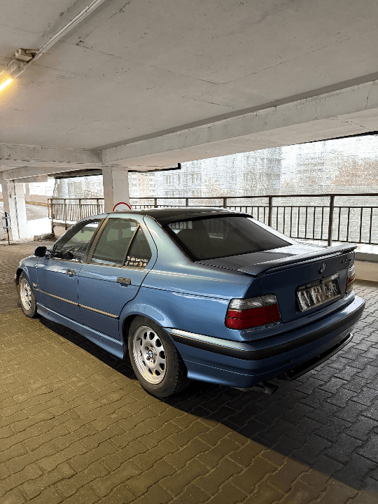 BMW 320I