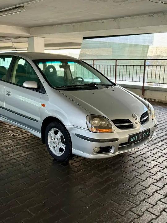 Nissan Almera Tino