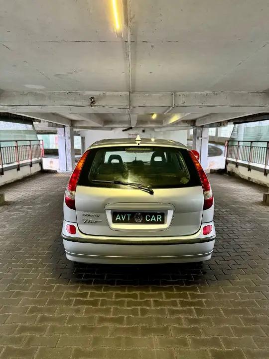 Nissan Almera Tino
