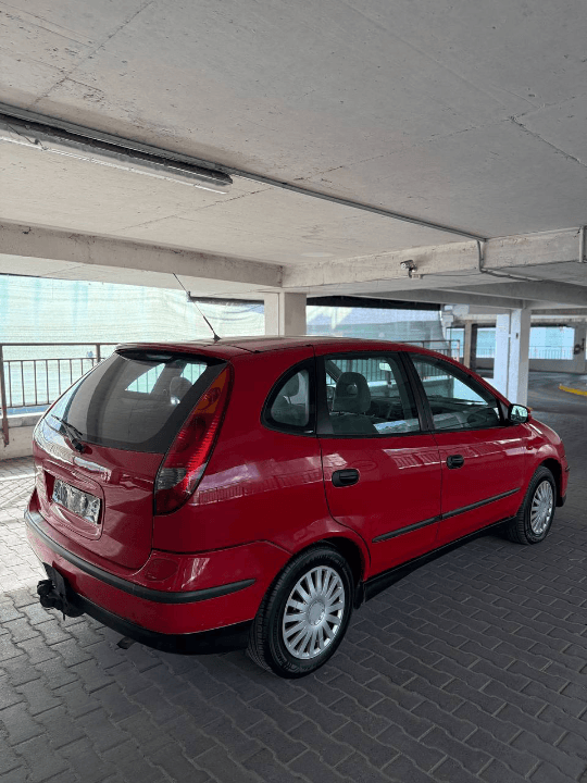 Nissan Almera Tino