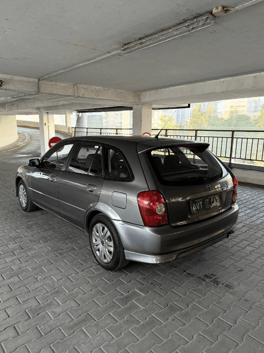 MAZDA 323F