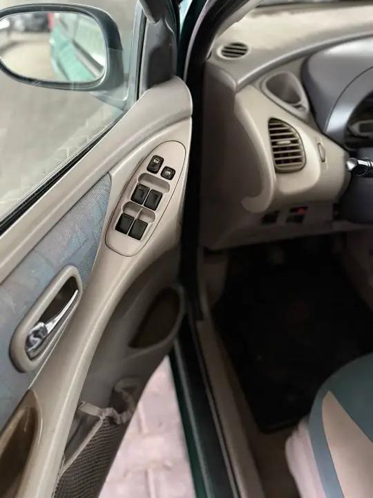 Nissan Almera Tino