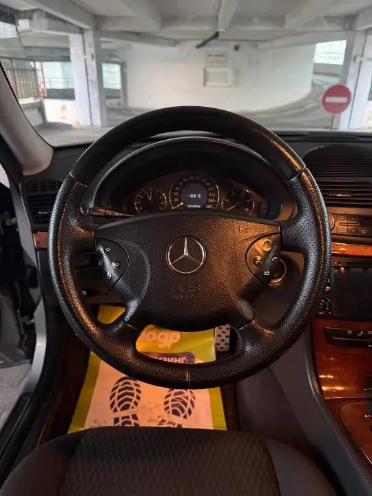 Mercedes-Benz E320